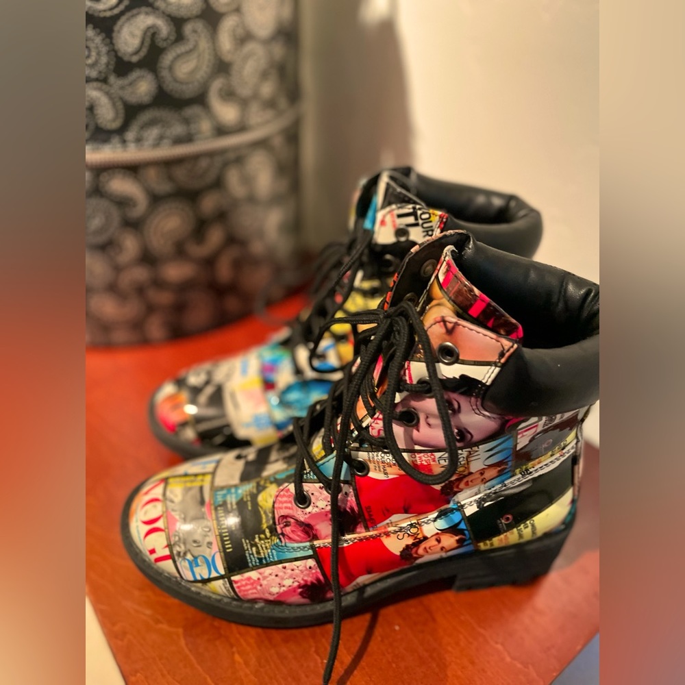 Shoe republic LA Rain Boots Magazine cover print size 6.5 Like new